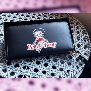 •NWT + box authentic Betty Boop wallet/phone case/wristlet•